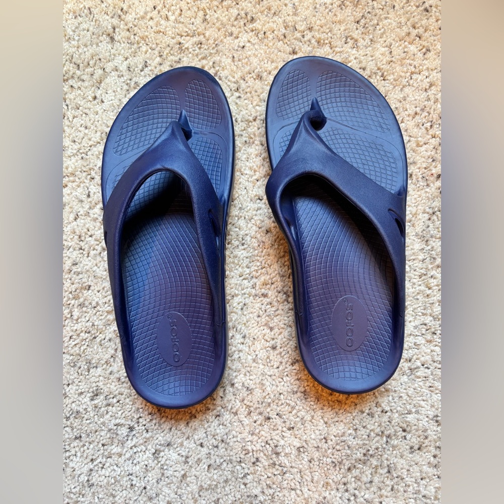OOFOS Navy Blue Comfort Sandals - Men’s 11. Woman’s 13. NWOT